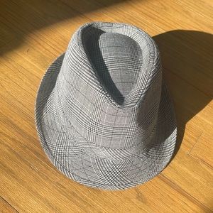 black and white fedora | lots of life left | on size fits most | unisex hat